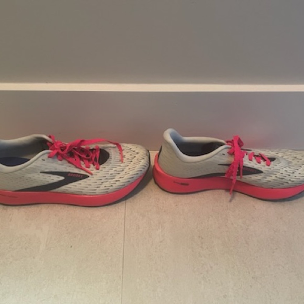 Womens Brooks Hyperion size 9.5, new without box.